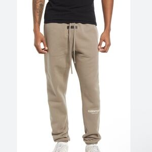 Essentials fear of god sweatpants in desert taupe